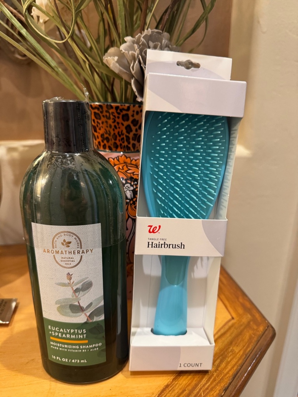 Bath & Body Works Eucalyptus + Spearmint Shampoo & Brush